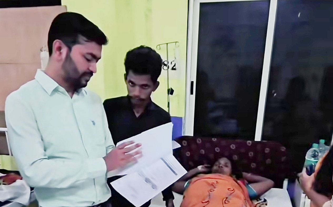 You are currently viewing ଓଡ଼ିଆରେ ପ୍ରେସକ୍ରିପସନ ଲେଖି ଚର୍ଚ୍ଚାରେ ଡାକ୍ତର ଶିବ ପ୍ରସାଦ, ସୋସିଆଲ ମିଡିଆରେ ପ୍ରଶଂସା