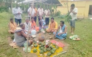 Read more about the article ଲକ୍ଷ୍ମୀପୂଜା ପାଇଁ ପ୍ରସ୍ତୁତି ଆରମ୍ଭ: ମାଟି ଅନୁକୂଳ କାର୍ଯ୍ୟ ଅନୁଷ୍ଠିତ