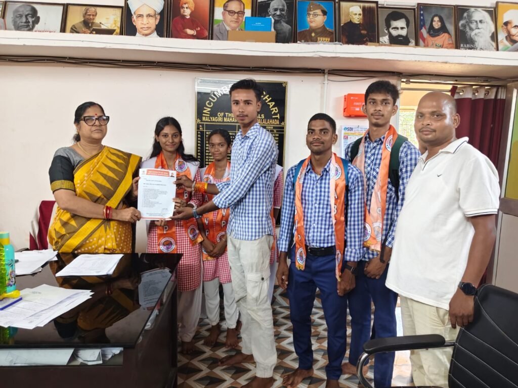 ୧୫ ଦଫା ଦାବି ନେଇ ମାଲ୍ୟଗିରି କଲେଜ ଅଧ୍ୟକ୍ଷଙ୍କୁ ଏବିଭିପିର ଦାବିପତ୍ର