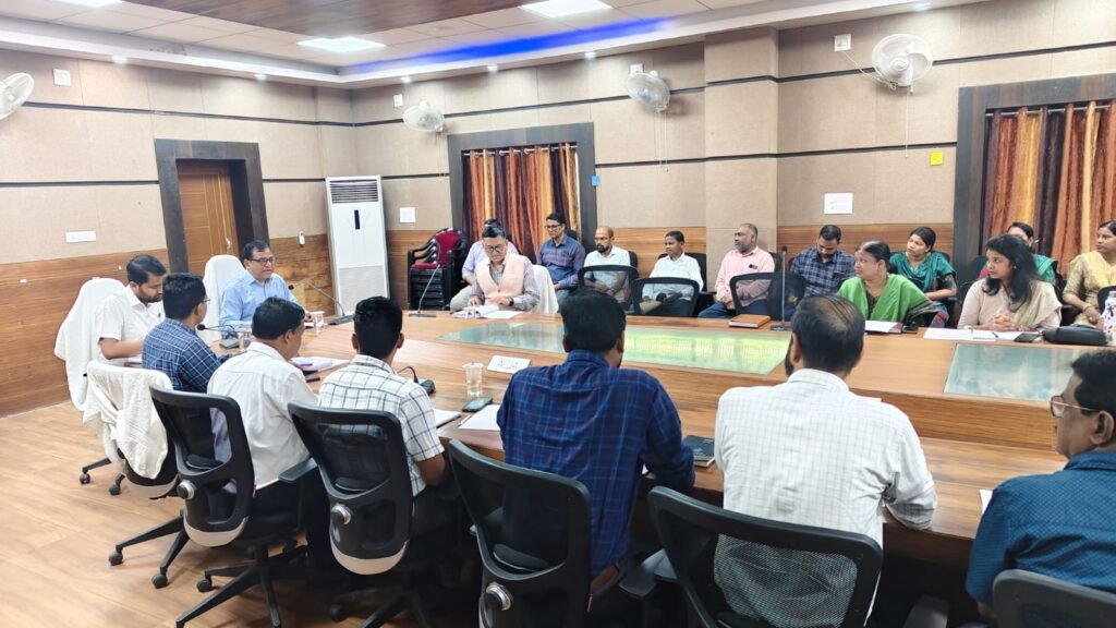 ଉତ୍ତରାଞ୍ଚଳ ଆରଡିସିଙ୍କ ଜିଲ୍ଲା କାର୍ଯ୍ୟାଳୟ ସମୀକ୍ଷା: ପେପରଲେସ୍ କାମ ଉପରେ ଗୁରୁତ୍ବ, ହାଇଟେକ୍ ହେବ ରାଜସ୍ବ ସର୍ଭେ