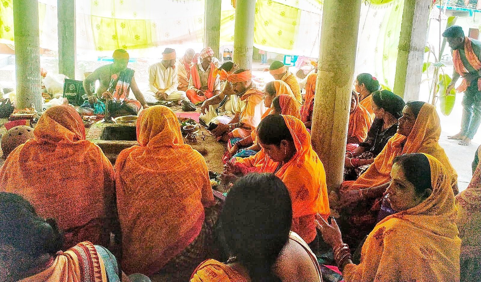 You are currently viewing ମା’ ଦୁର୍ଗାଙ୍କ ନବରାତ୍ର ପୂଜା: ଯଜ୍ଞ ଓ ଚଣ୍ଡୀପାଠରେ ଭକ୍ତିମୟ ପରିବେଶ, ଅନ୍ନଭୋଗ ପାଇଲେ ଶ୍ରଦ୍ଧାଳୁ
