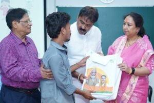 Read more about the article ଅନୁଗୋଳରେ ‘କନ୍ୟାରତ୍ନ ସମ୍ବର୍ଦ୍ଧନା ଉତ୍ସବ’ ସମ୍ପନ୍ନ, ନବଜାତ କନ୍ୟା ଓ ସେମାନଙ୍କ ମା’ଙ୍କୁ ବେବି କିଟ୍ ପ୍ରଦାନ