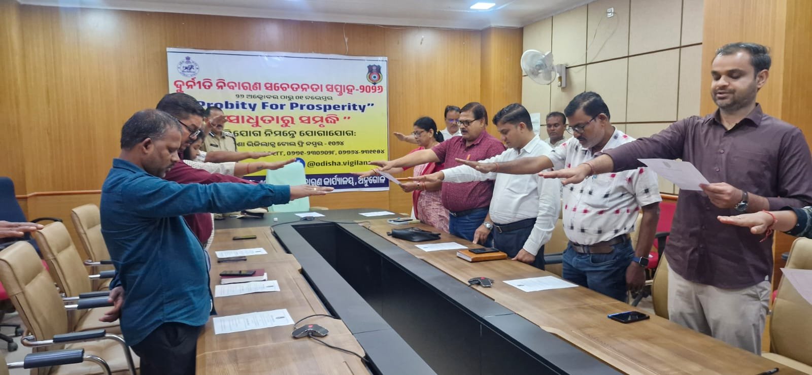 You are currently viewing ଦୁର୍ନୀତି ନିବାରଣ ସଚେତନତା ସପ୍ତାହ: ମୁଖ୍ୟମନ୍ତ୍ରୀଙ୍କ ଦ୍ୱାରା ସାଧୁତା ଶପଥ ପାଠ