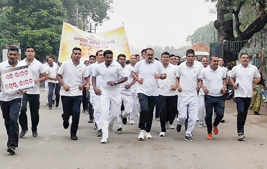 ଅନୁଗୋଳରେ ରାଷ୍ଟ୍ରୀୟ ଏକତା ଦିବସ: ଡିଆଇଜି ଓ ଏସ୍‌ପିଙ୍କ ନେତୃତ୍ୱରେ ସହର ପରିକ୍ରମା, ଏକତା ଓ ସଂହତିର ଶପଥ